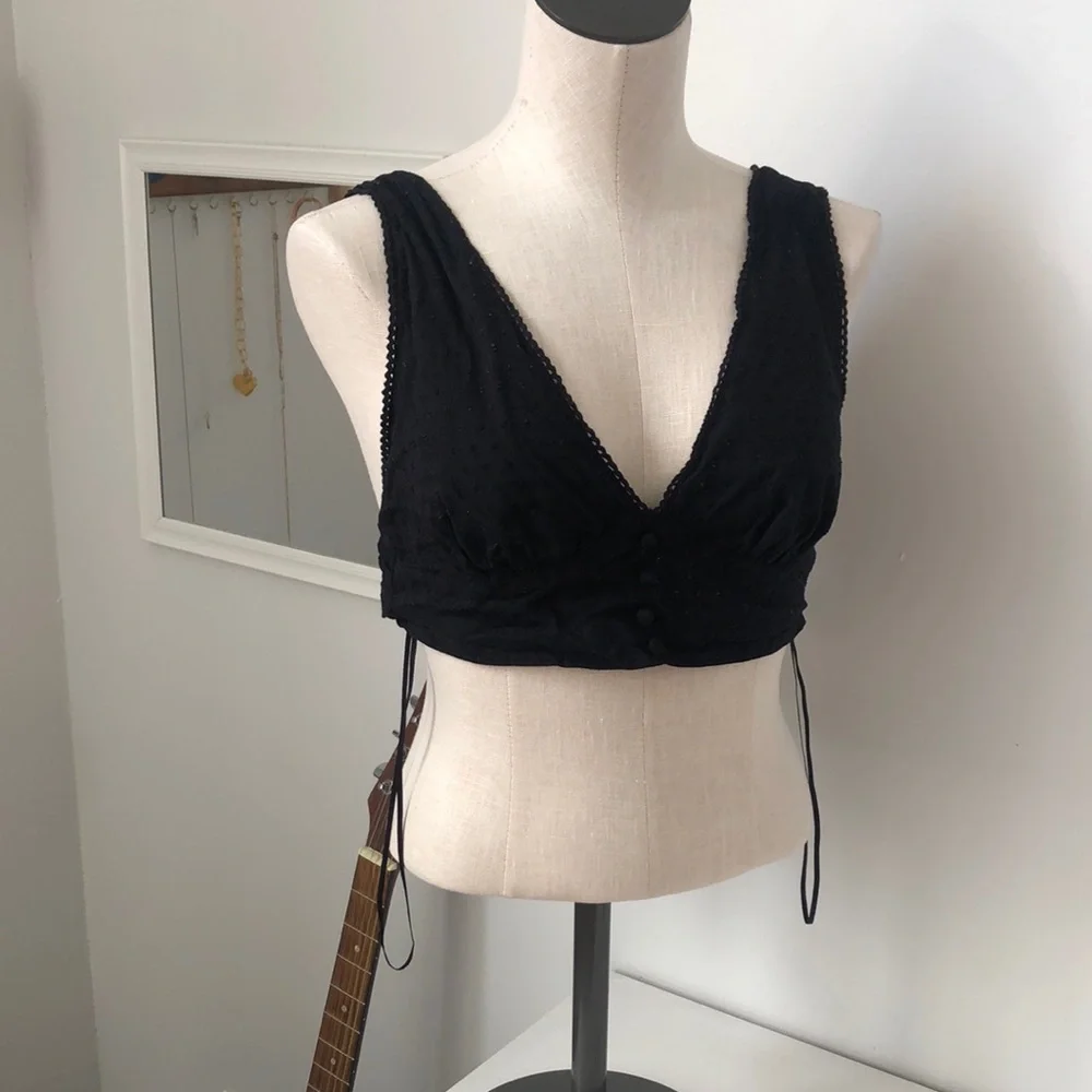 Eyelet 🖤 Tie Back Crop Top - Picture 2 of 9